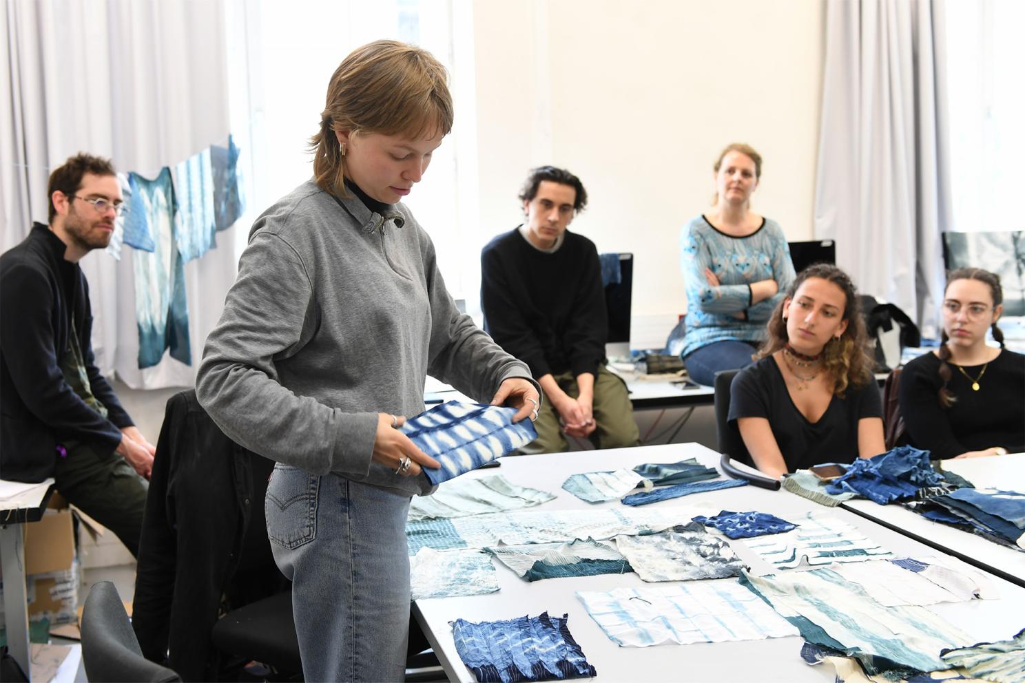 Workshop Shibori - intersecteurs 2e et 3e annees © Beryl Libault