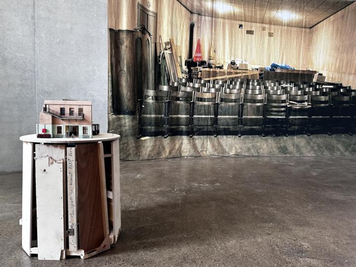 HEUTE DEMNÄCHST ENDE, Skulpturenhalle Neuss, 2024 — commissaire d’exposition : Rita Kersting.