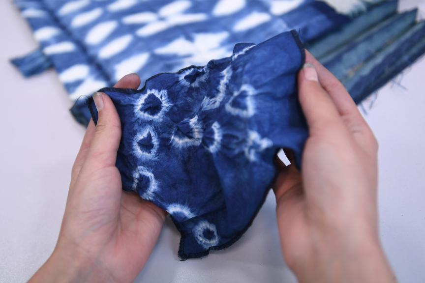 Workshop Shibori - intersecteurs 2e et 3e annees © Beryl Libault