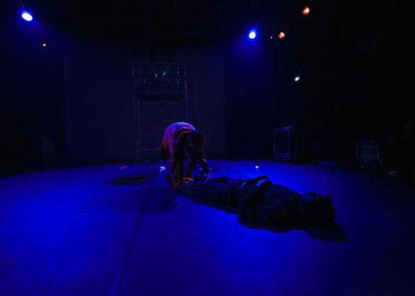 Talita OTOVIĆ, AM I ALONE IN HERE 2 2024 (performance) @Zoé Chauvet © ADAGP, Paris, 2025